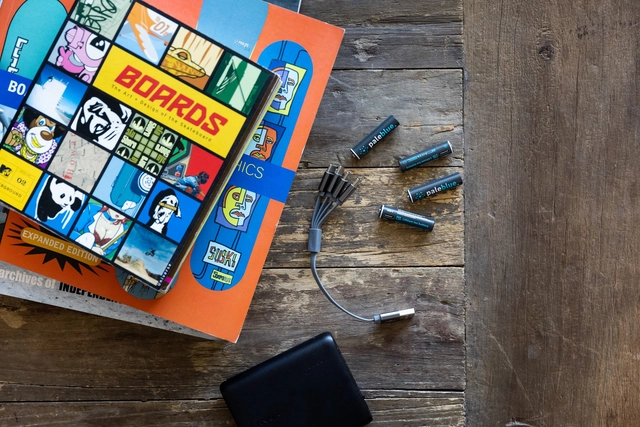 Pale Blue Li-Ion Rechargeable AA Battery 4-pack AA w/ 4x1 charging cable USB-C 