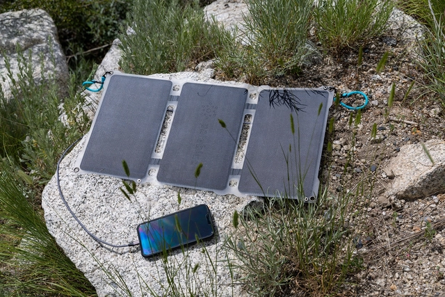 Pale Blue Approach 2 Solar Panel 21W Triple, w/bungee & storage case 