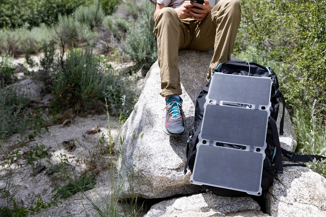 Pale Blue Approach 2 Solar Panel 21W Triple, w/bungee & storage case 