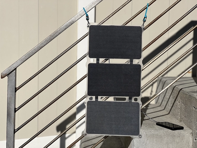 Pale Blue Approach 2 Solar Panel 21W Triple, w/bungee & storage case 