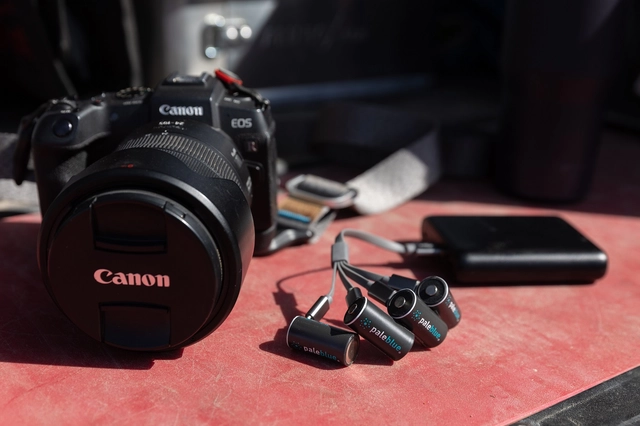 Pale Blue CR123 Rechargeable Batteries 4-Pack, including Charging Cable 