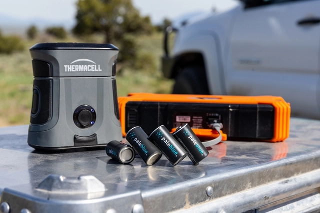 Pale Blue CR123 Rechargeable Batteries 4-Pack, including Charging Cable 