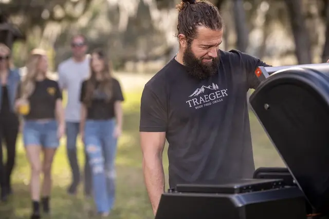 Traeger Branded Logo SS Tee Black - L 