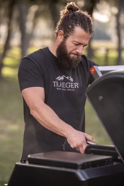 Traeger Branded Logo SS Tee Black - L 